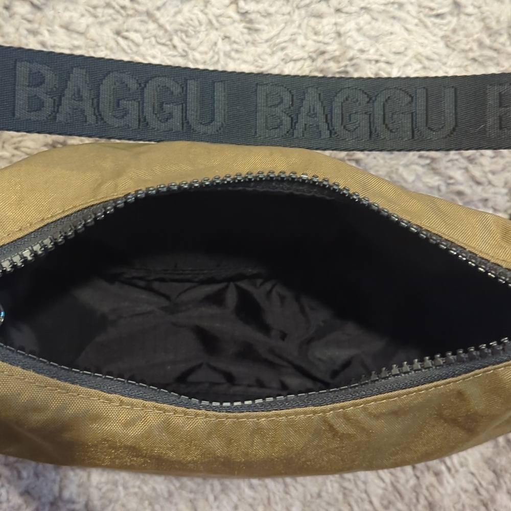 Baggu β‘ Olive π« Small Nylon Crescent Bag - Picture 4 of 4